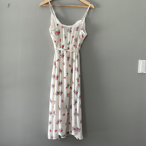 White Floral Dress - Picture 2 of 8